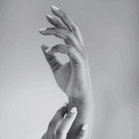 LES MAINS